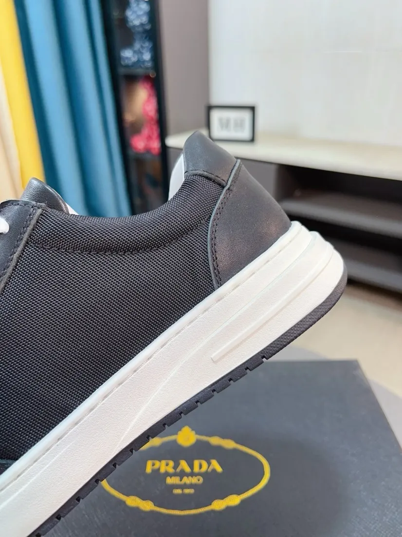 Men's shoes 💰420🌹🌹High-quality new Prada counters are launched simultaneously. The new men's shoes and 😘fabrics are selected from imported mesh and glue-spraying technology. Imported cowhide lining. 👍🏿High-end☄️Open-molded non-slip rubber outsole, exquisite lines, simple and elegant, comfortable and high-end for leisure travel. Code number: 38 to 44
